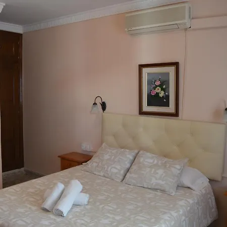 Dona Carmen Hotel *